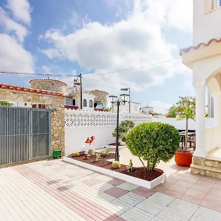 Requesens 63 - Immo Barneda Holiday home Empuriabrava